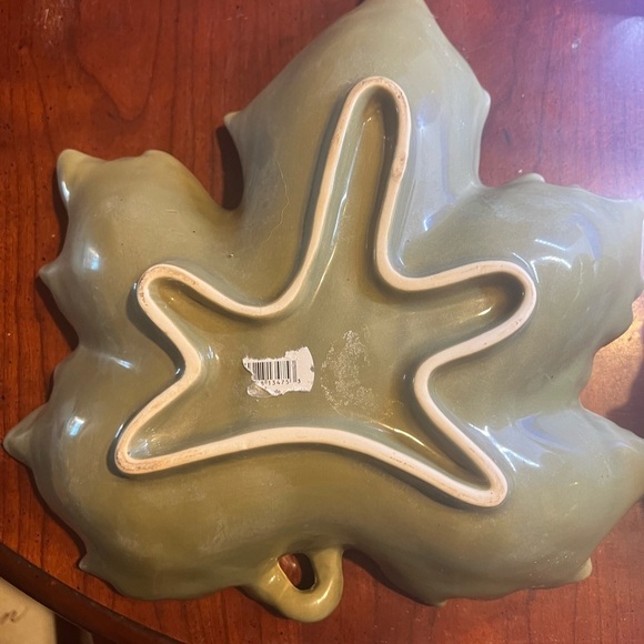 Lily Creak Pottery Maple Leaf-Shaped Ceramic Dish - Picture 2 of 2